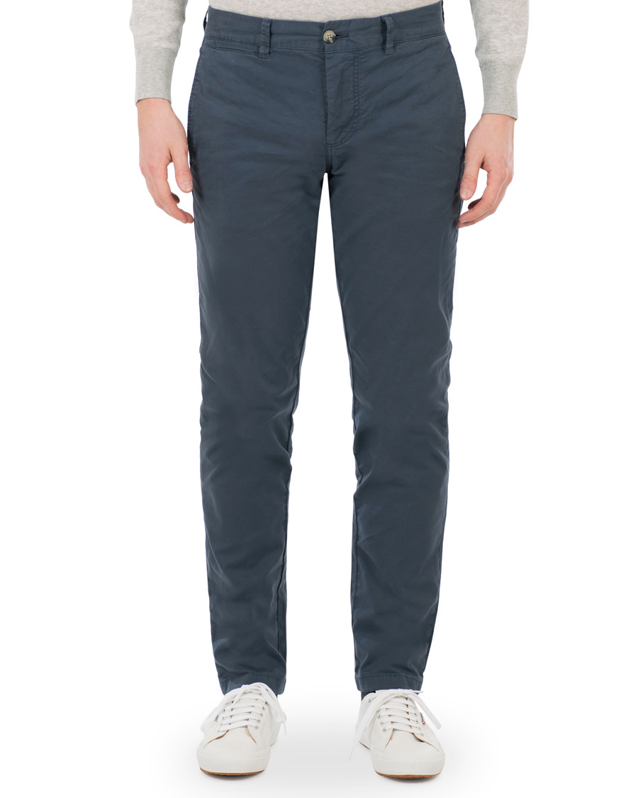 Zappos Footer Our Super Soft Chino Pant Styled For Superb Fit And Comfort That Is Perfect For The Weekday Or Weekend. Designed With A Modern Fit - Slimmer In The Leg With Room In The Thigh For A Flattering Fit. Tailorbyrd Soft Blue Chino Pant – TailorByrd.